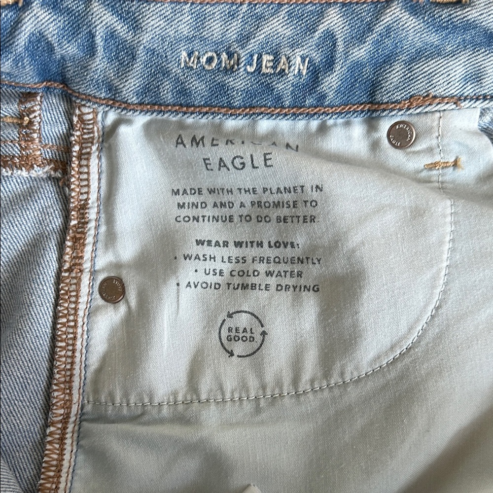 American Eagle Strigid Mom Denim Jeans - Picture 3 of 6